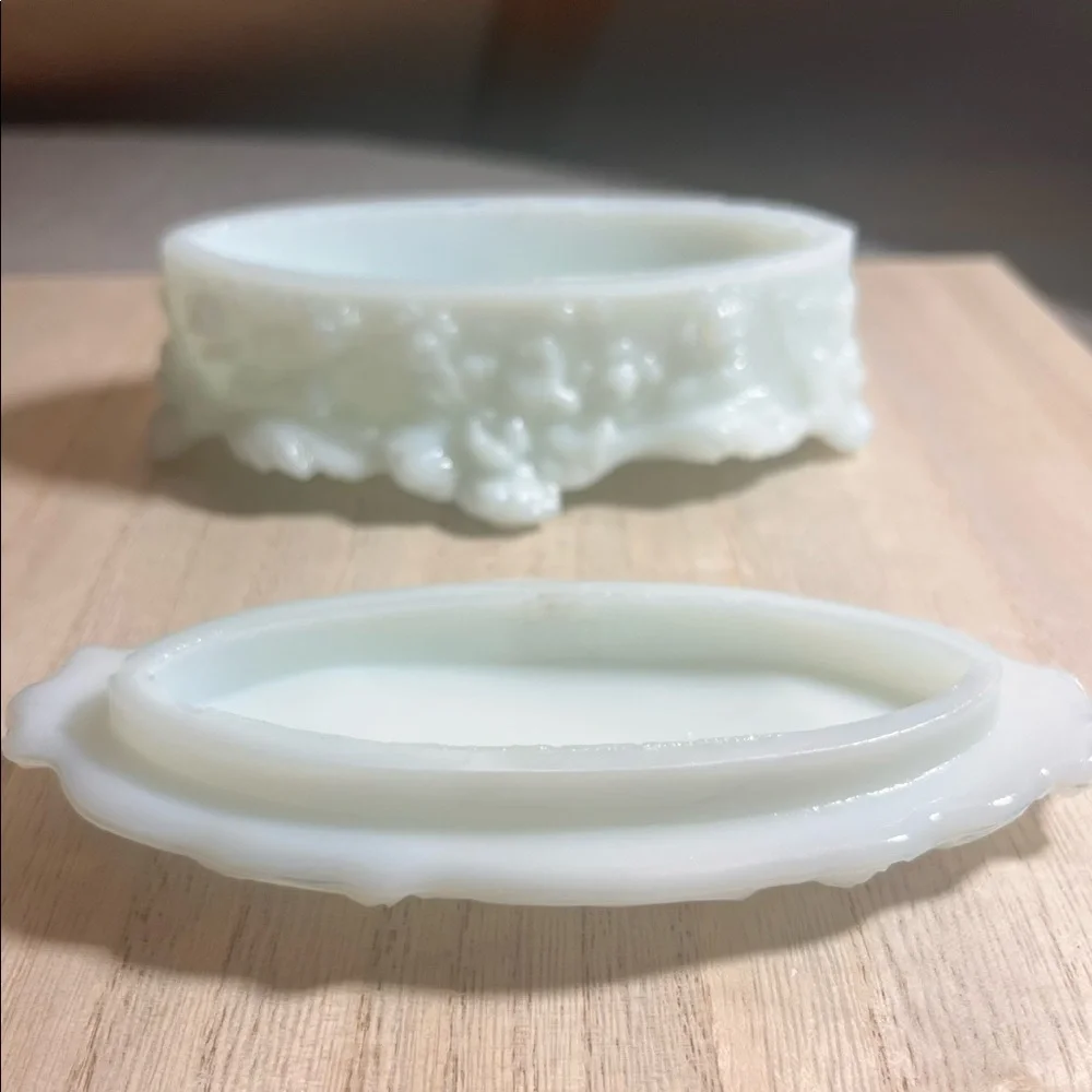 Sold!1950s Fostoria Jenny Lind Milk Glass Hat Pin Box And Oval Vanity Tray - Picture 3 of 10
